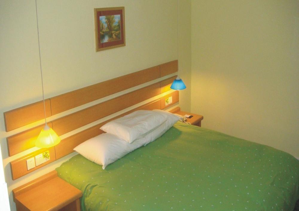 Home Inn Guangzhou Guangdong University Of Foreign Studies Baiyun Avenue Bagian luar foto