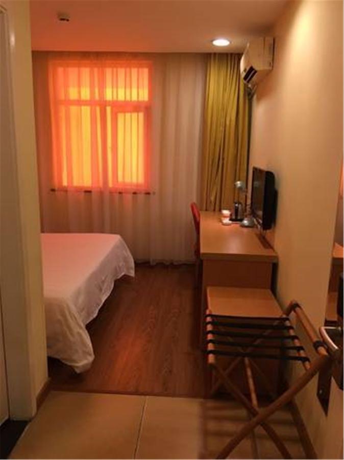 Home Inn Guangzhou Guangdong University Of Foreign Studies Baiyun Avenue Bagian luar foto